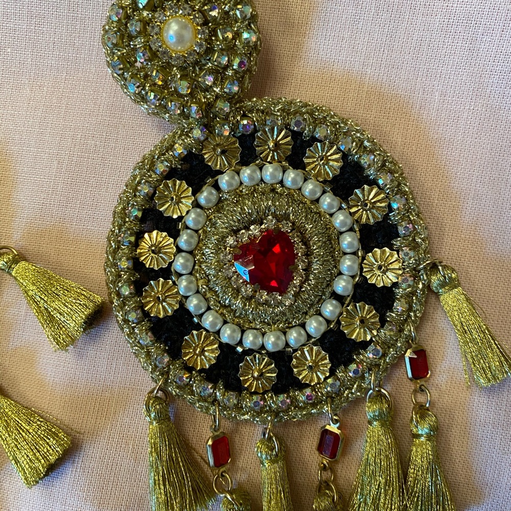 Tassle earrings, gold with red stone